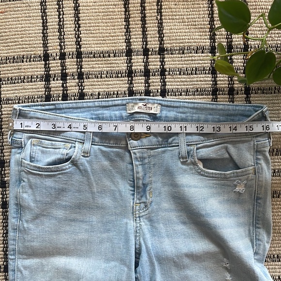 Hollister 11R (30Wx33L) - Picture 2 of 5